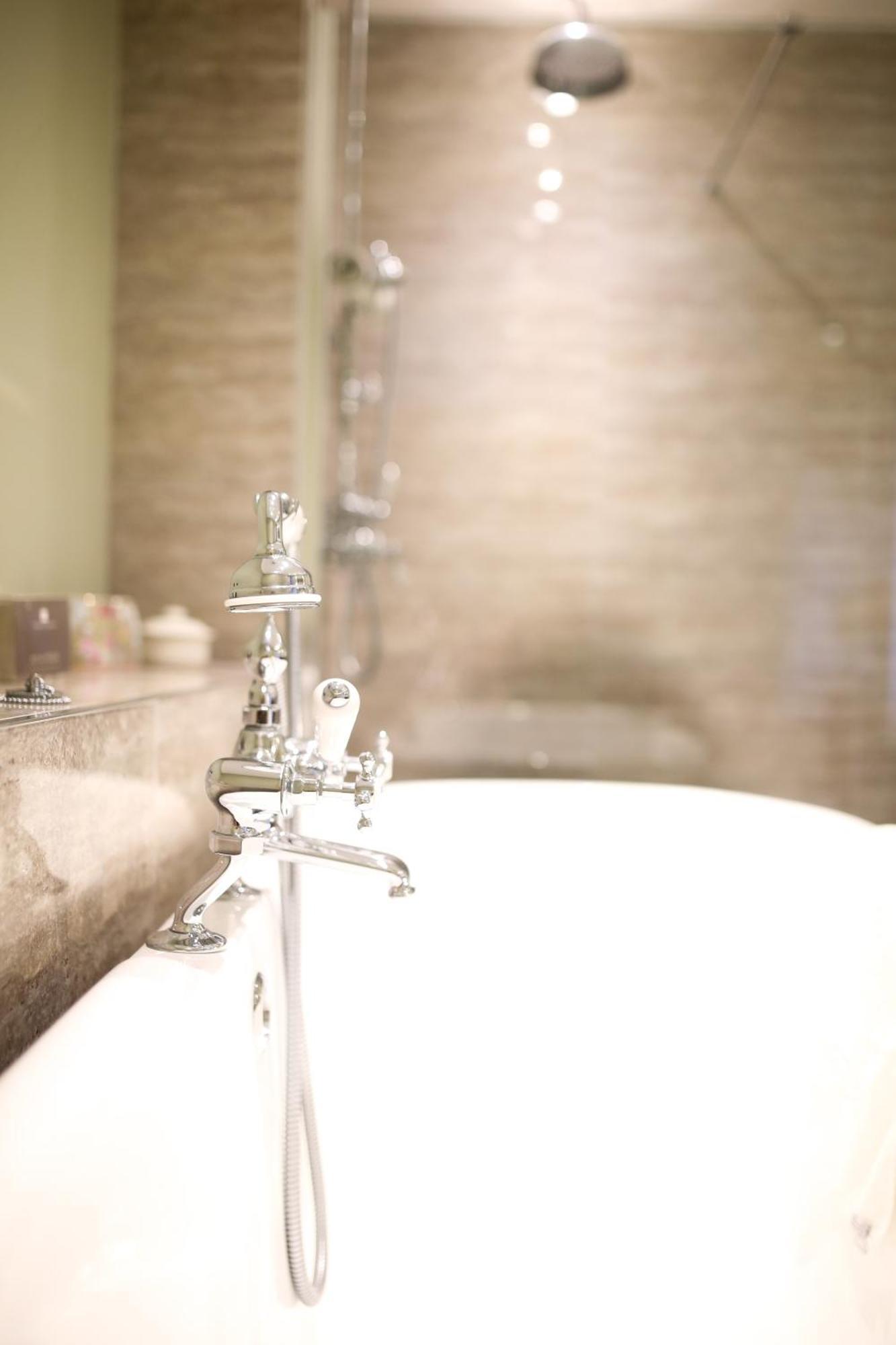 Ockenden Manor Hotel & Spa Cuckfield Стая снимка