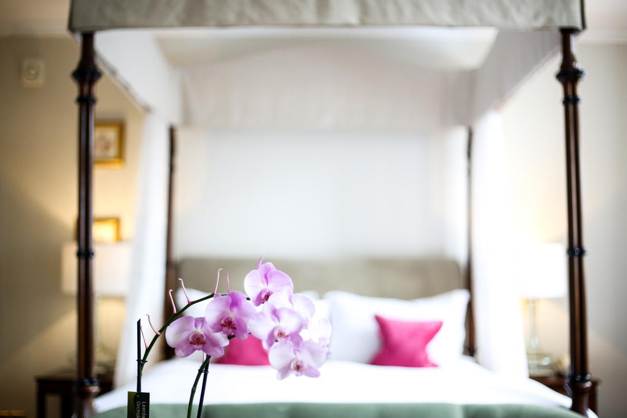Ockenden Manor Hotel & Spa Cuckfield Екстериор снимка